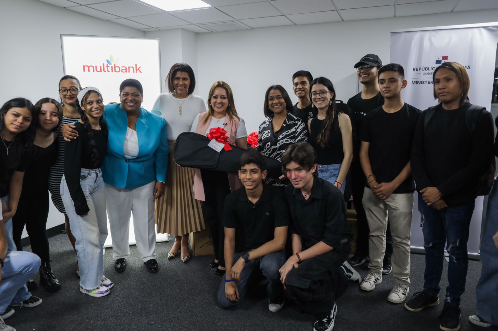 La Red Nacional de Orquestas recibe dotación de instrumentos por parte de Multibank
