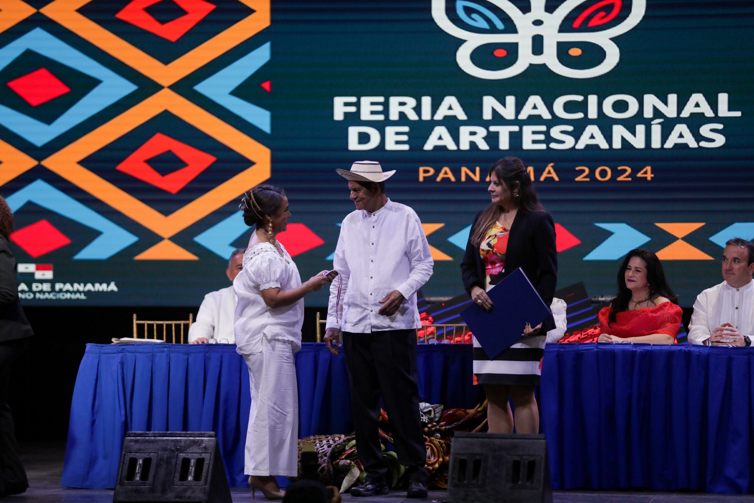 Versión 44 de la Feria Nacional de Artesanía reconoce la variedad y arte de nuestras indumentarias tradicionales