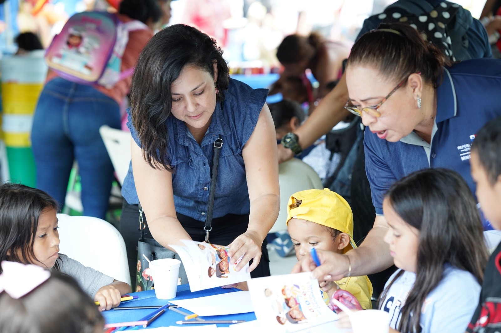 CIENTOS DE NIÑOS Y NIÑAS PARTICIPARON DE ACTIVIDADES CREATIVAS Y ARTÍSTICAS EN EL STAND DEL MINISTERIO DE CULTURA
