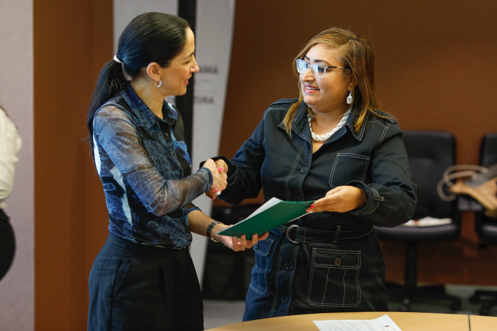 Minister of Culture and Panamanian crafts discuss challenges and opportunities for the artisan sector