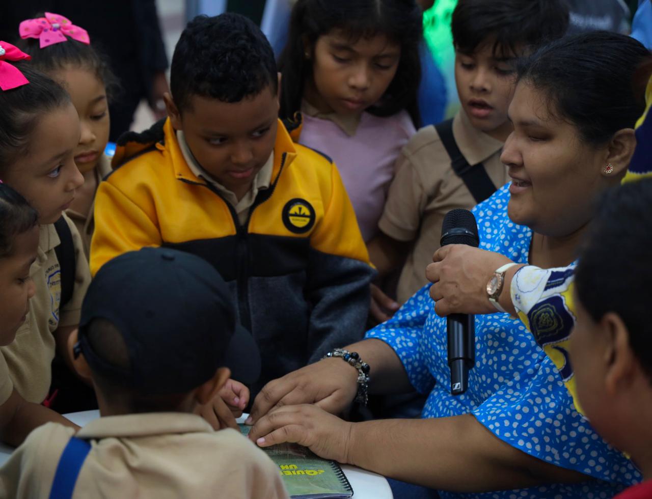 Escritores con discapacidad participan de forma activa en la Feria Internacional del Libro