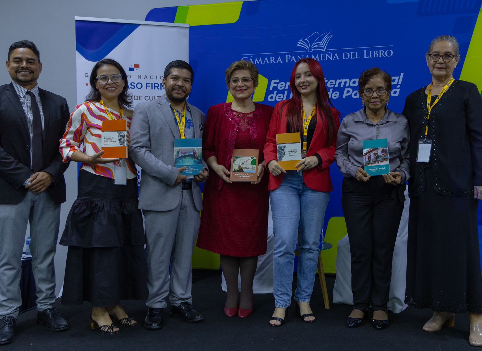 MiCultura entrega los libros ganadores de los concursos literarios a sus autores