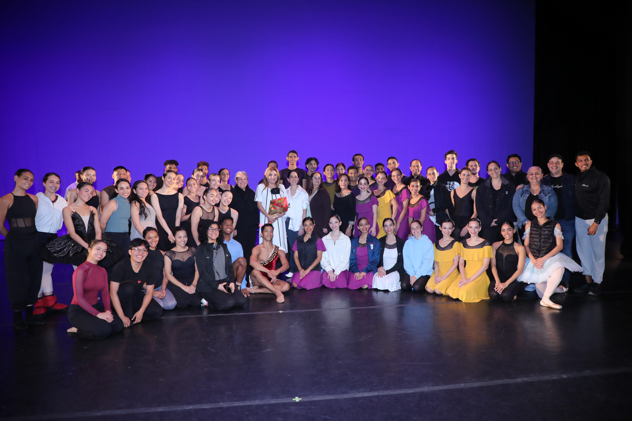Maricel Cohen de Mulino, Primera Dama de la República de Panamá, elogia el trabajo de bailarines y artistas de la danza