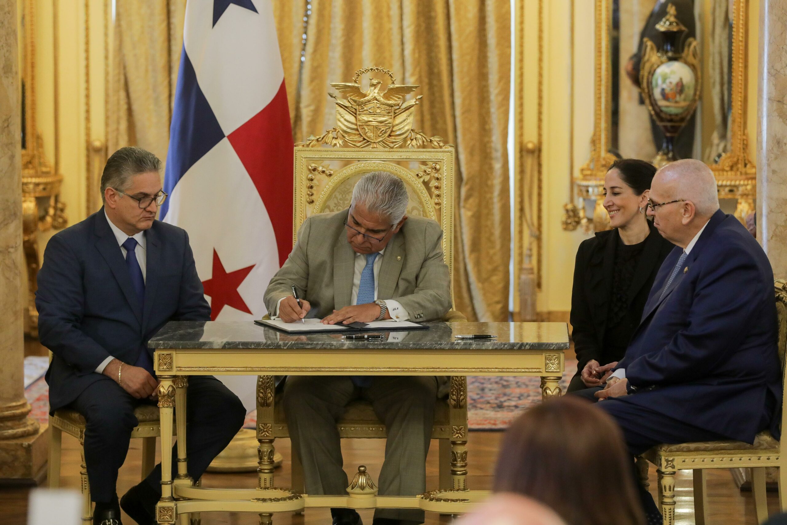 Presidente Mulino pone en marcha acciones para rescatar la iglesia e historia de Portobelo