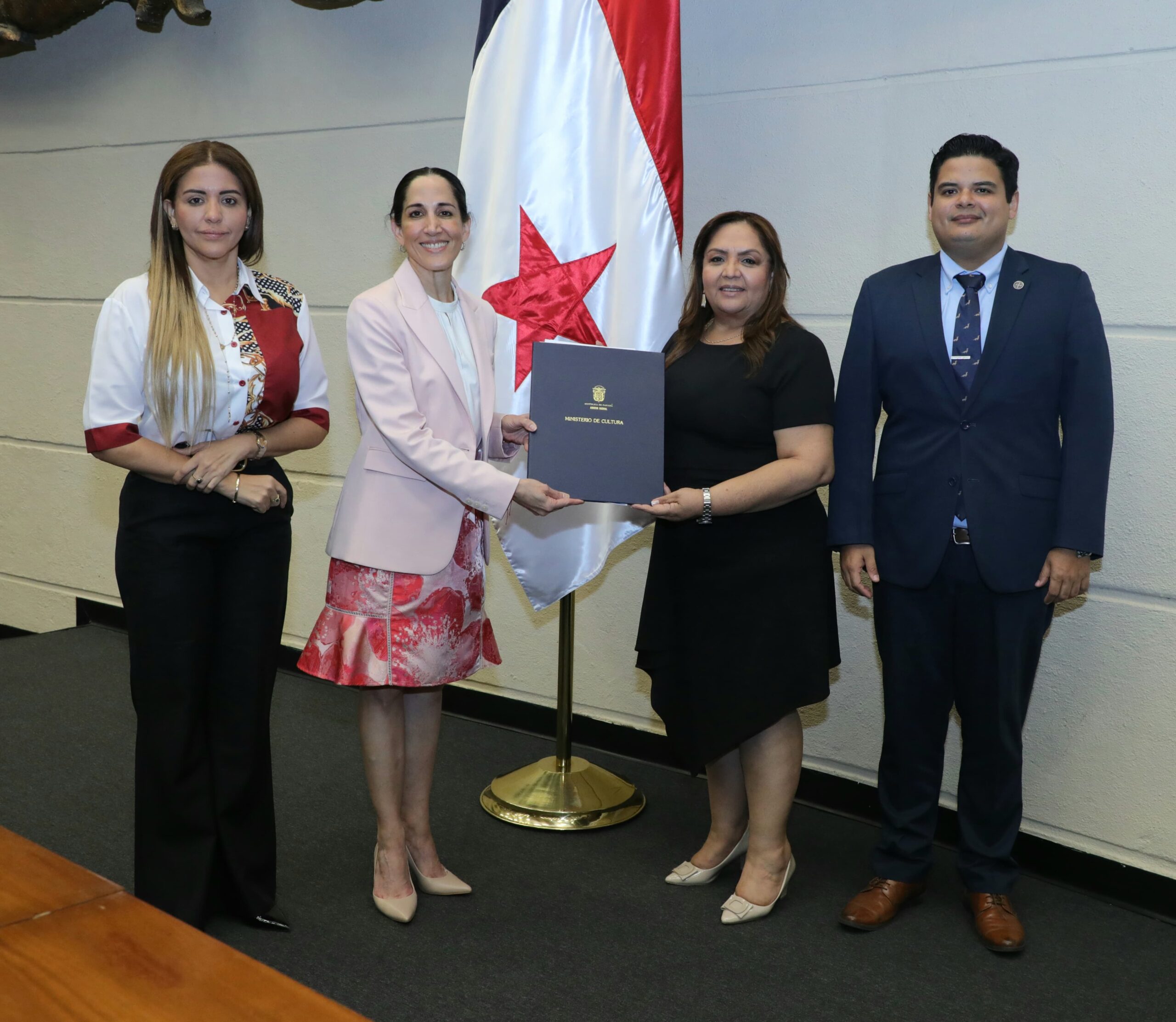 MINISTRA DE CULTURA PRESENTA ANTEPROYECTOS DE LEY PARA FORTALECER LA EDUCACIÓN ARTÍSTICA Y EL PATRIMONIO CULTURAL