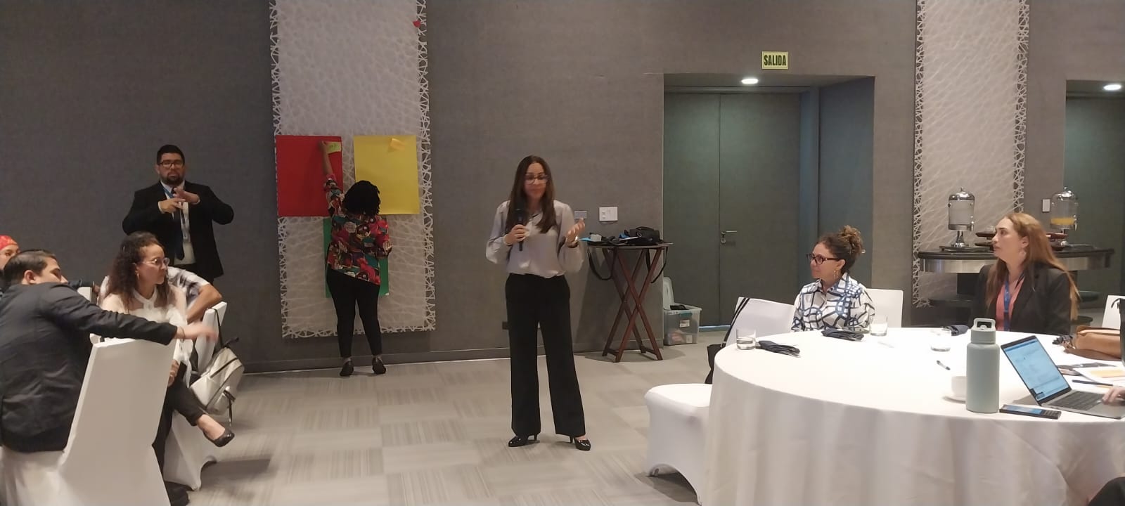 El Ministerio de Cultura realizó consulta ciudadana para conocer de cerca las realidades sociales y laborales de los artistas y profesionales de la cultura.