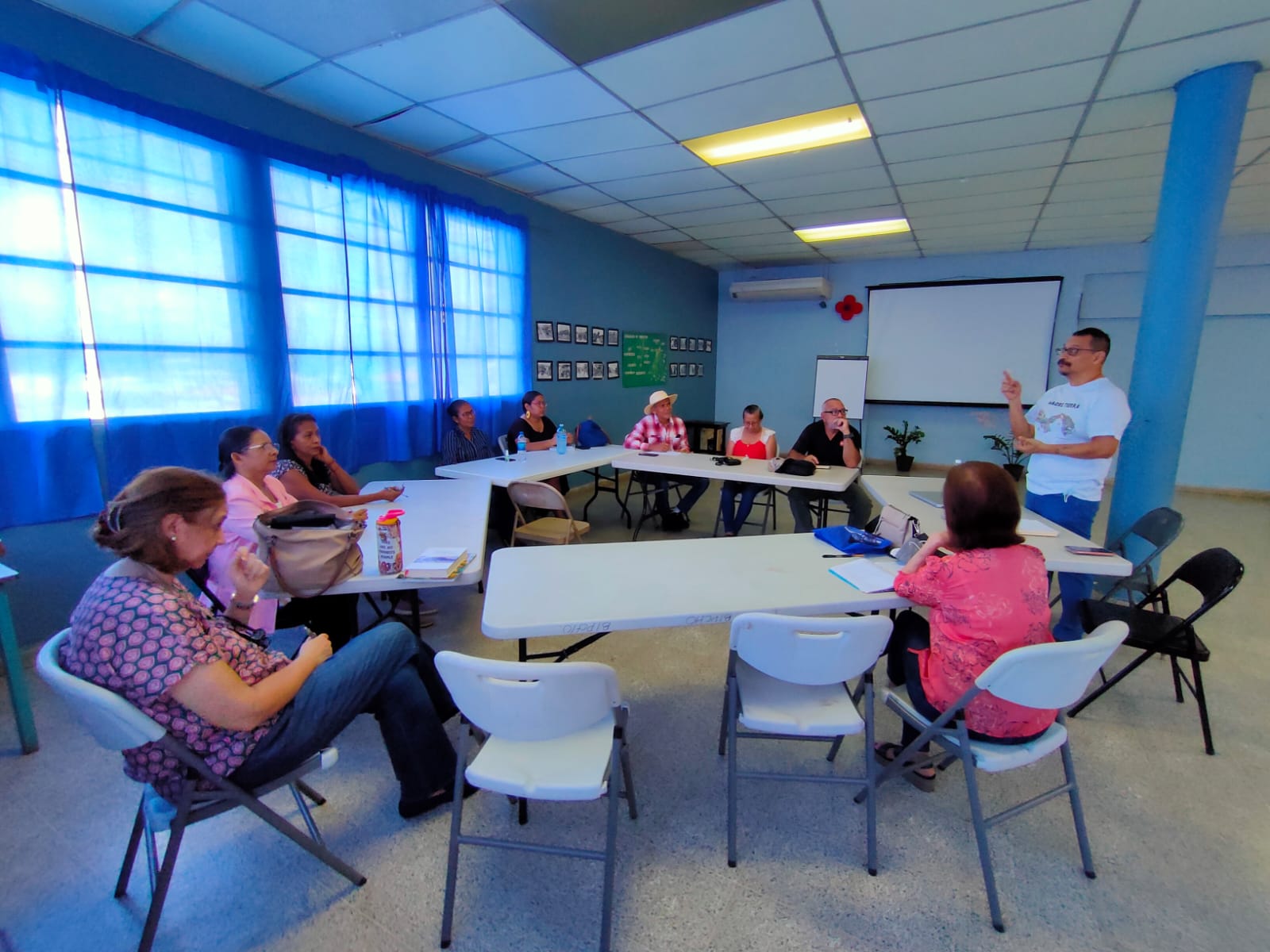 MiCultura impulsa taller de expresión literaria para adultos mayores