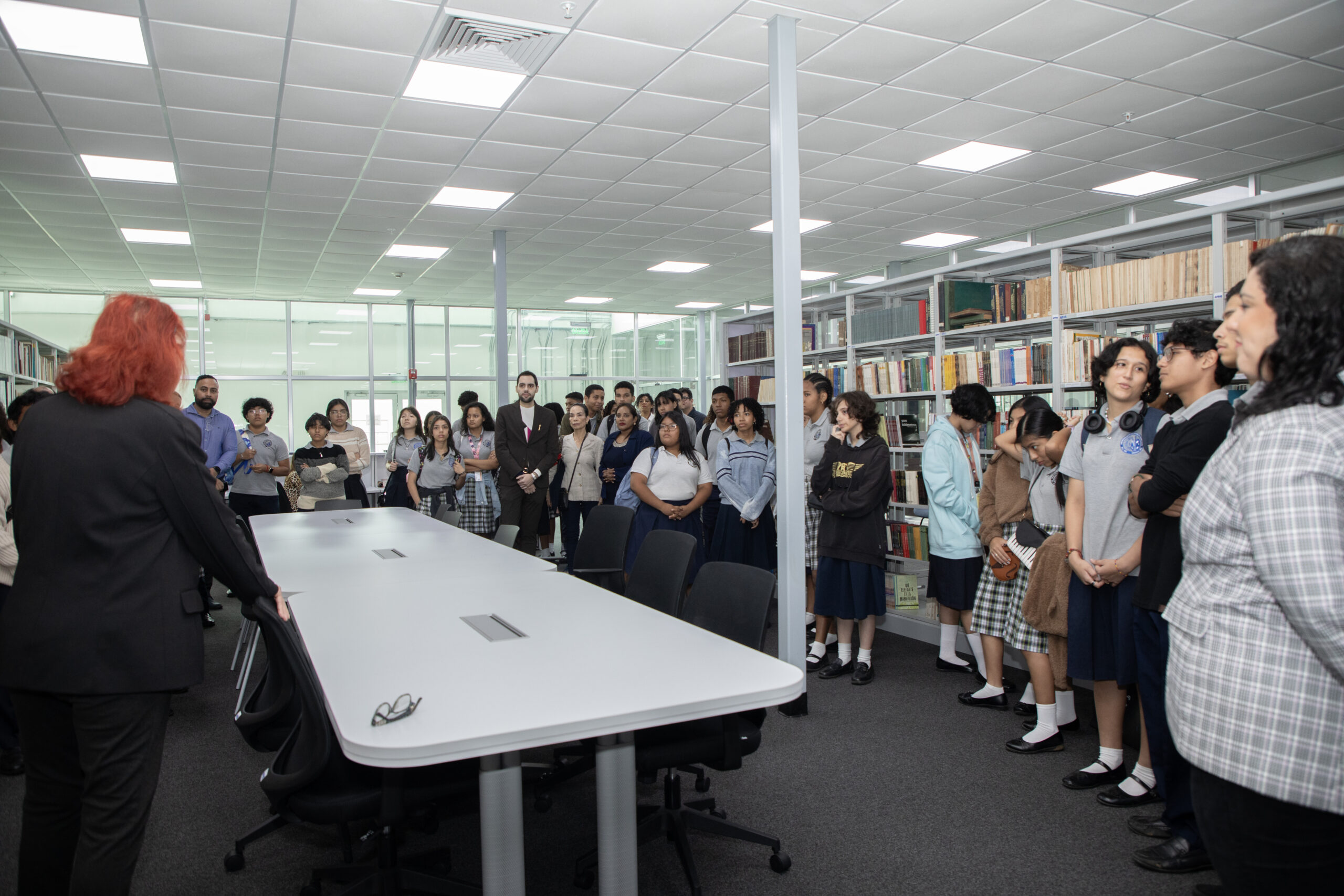 Estudiantes de Artes Diversificadas conocen su futura sede en la Ciudad de las Artes