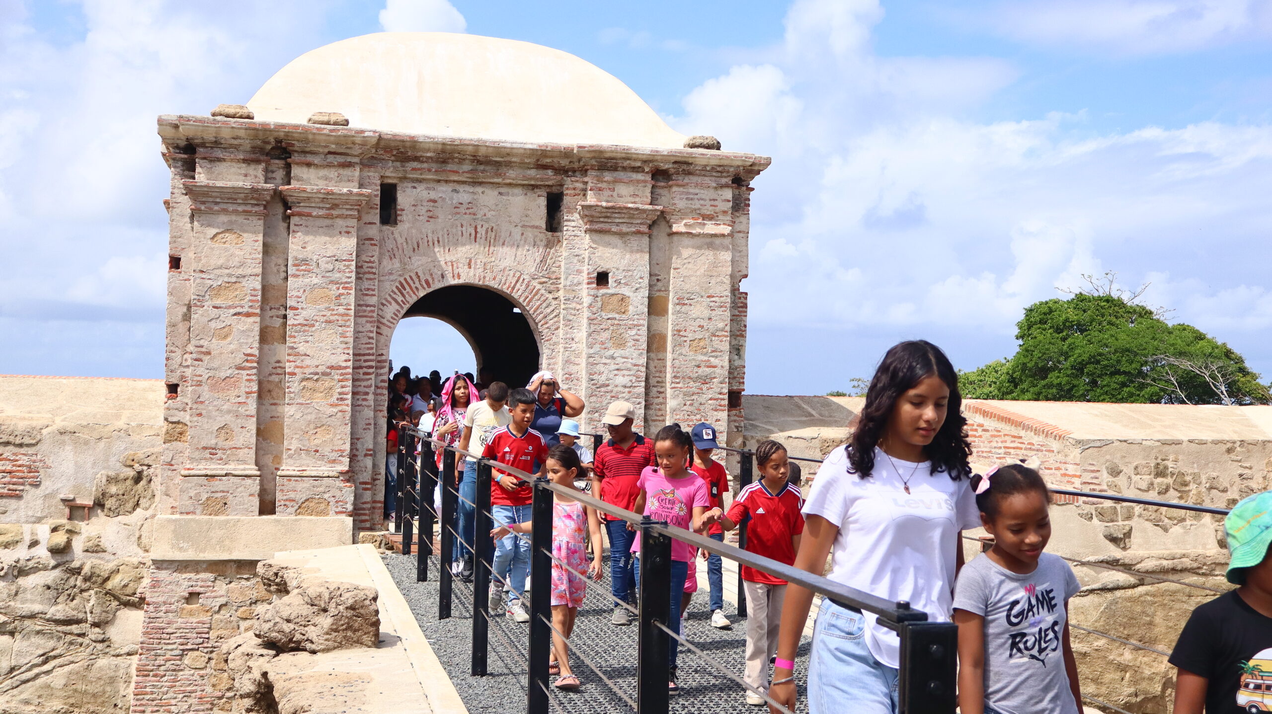 Niños y jóvenes descubren la historia de Portobelo y San Lorenzo
