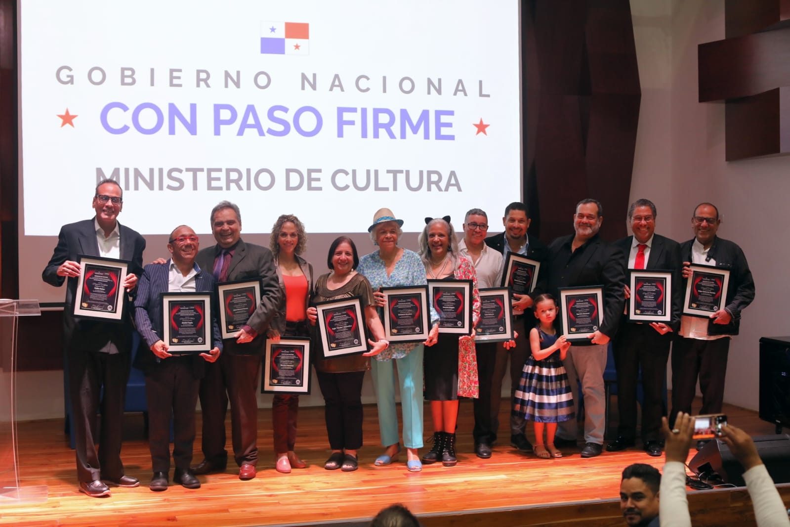 EL TEATRO PANAMEÑO CELEBRA A SUS LEYENDAS