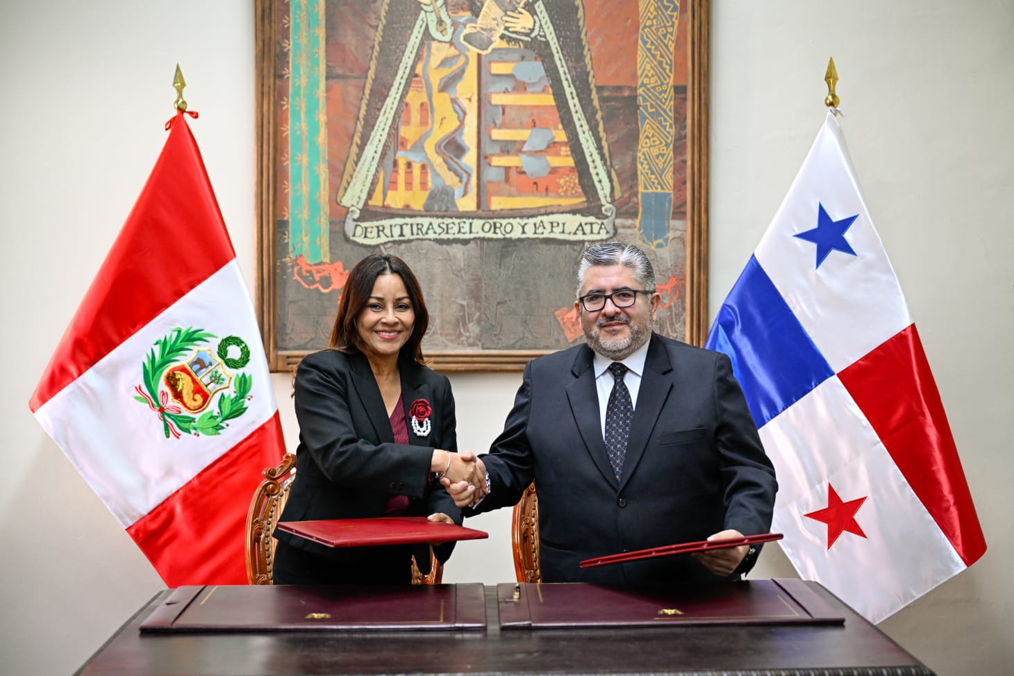 Panamá busca proteger su patrimonio cultural al firmar convenio con Perú