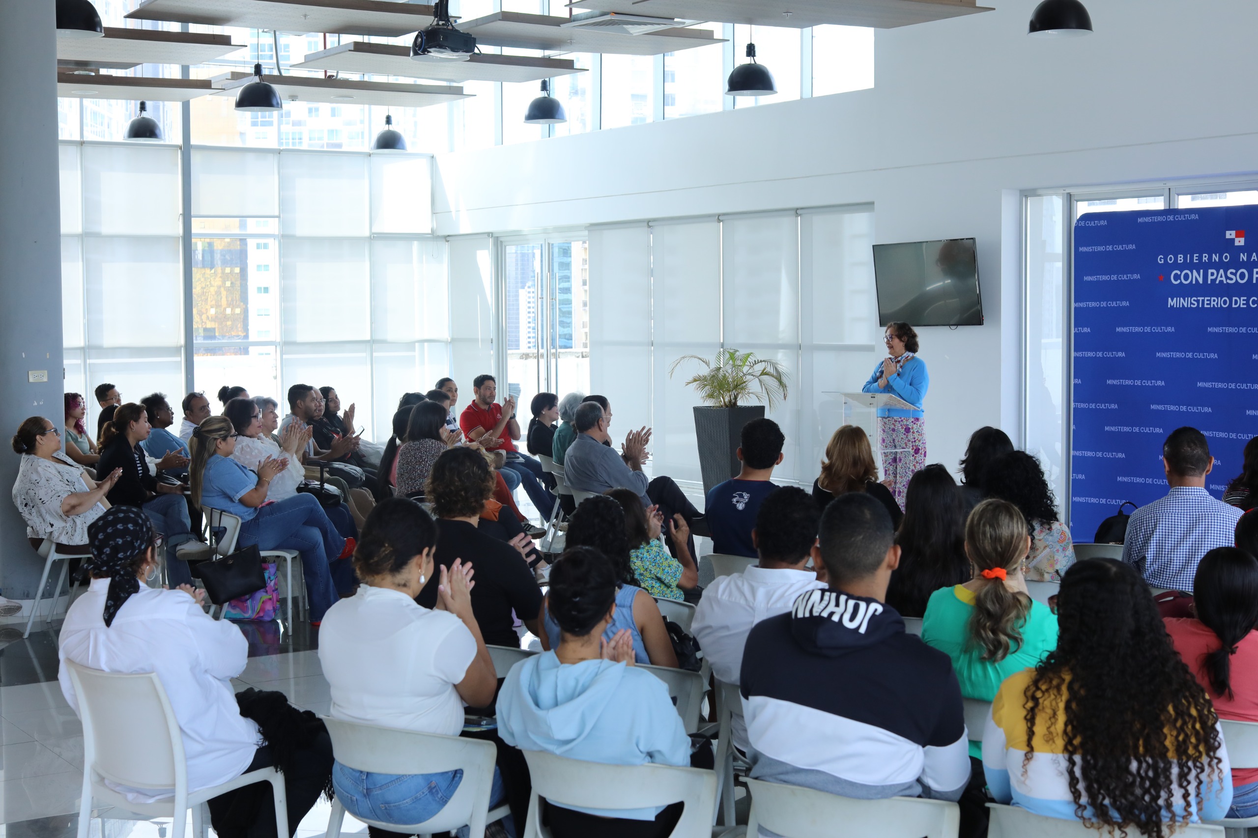 Más de 70 profesionales inician talleres del Programa de Formación de Escritores (PROFE)