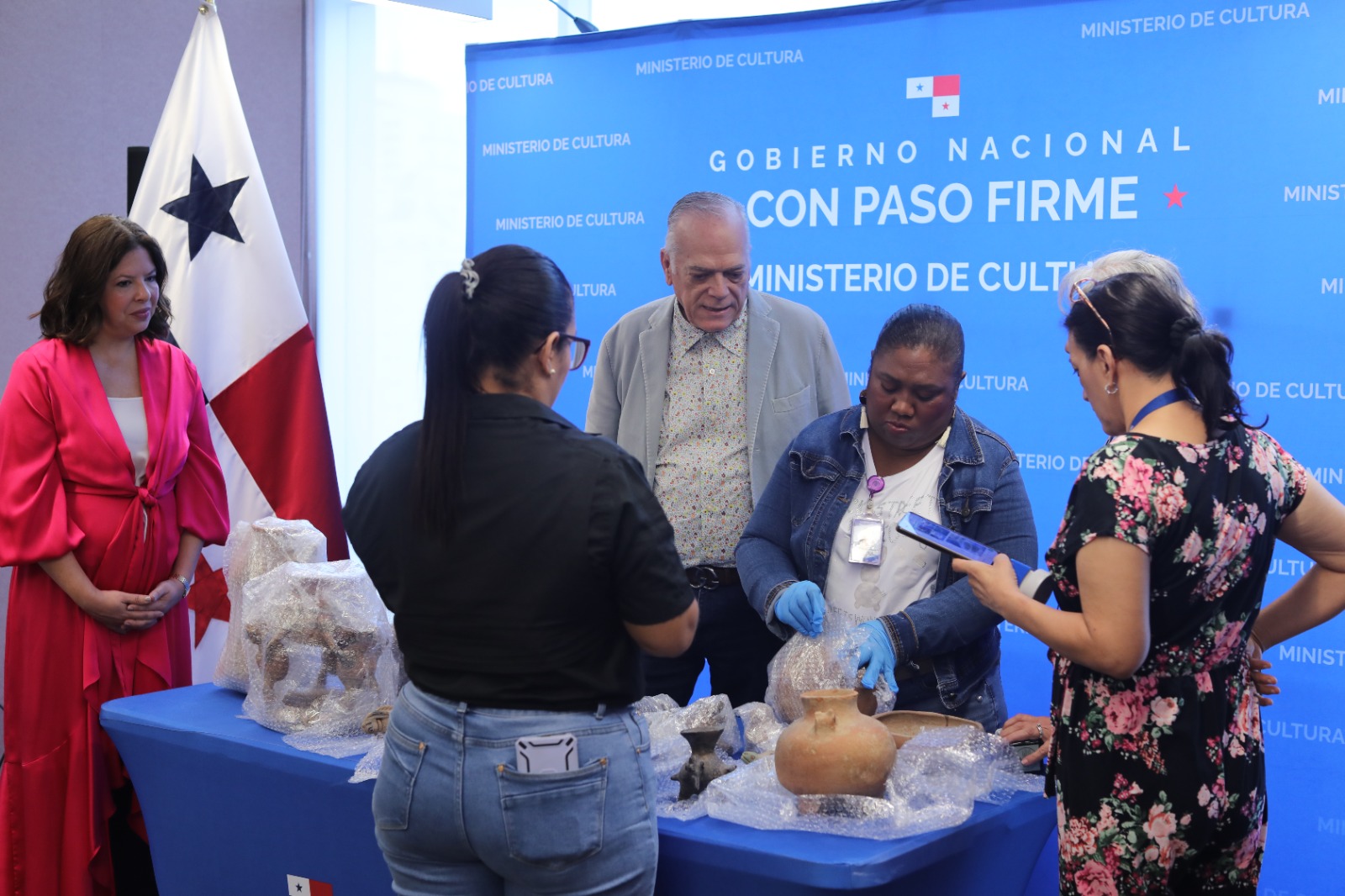 Piezas precolombinas son entregadas al Ministerio de Cultura