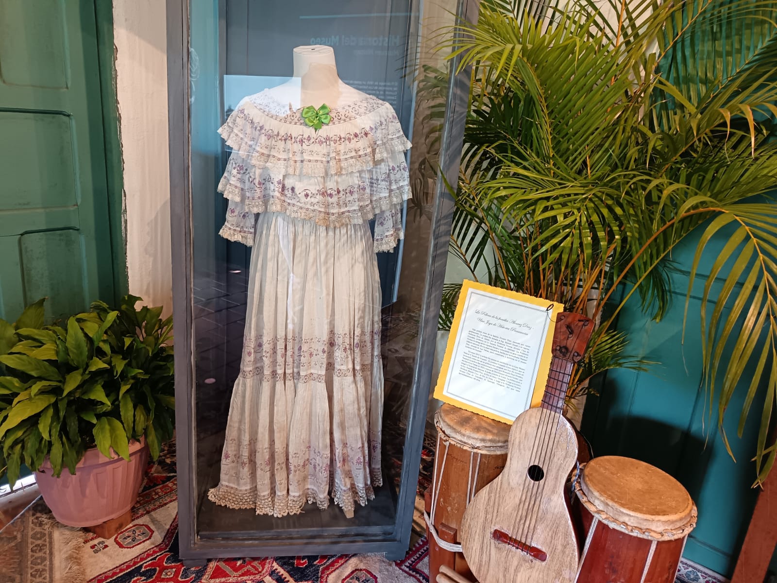 Antigua pollera se mantiene expuesta en el Museo Manuel F. Zárate