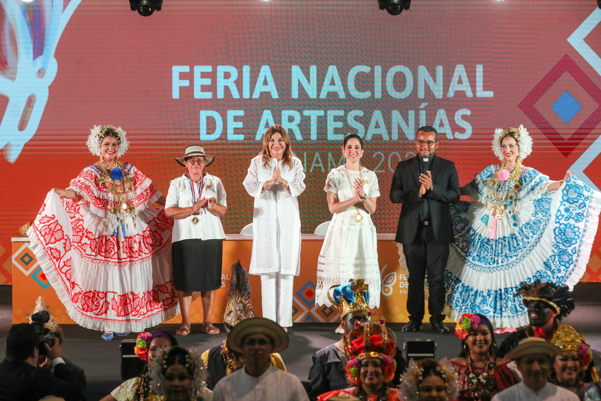 Artesanos de todo el país ofertan sus obras en la Feria Nacional de Artesanías 2025