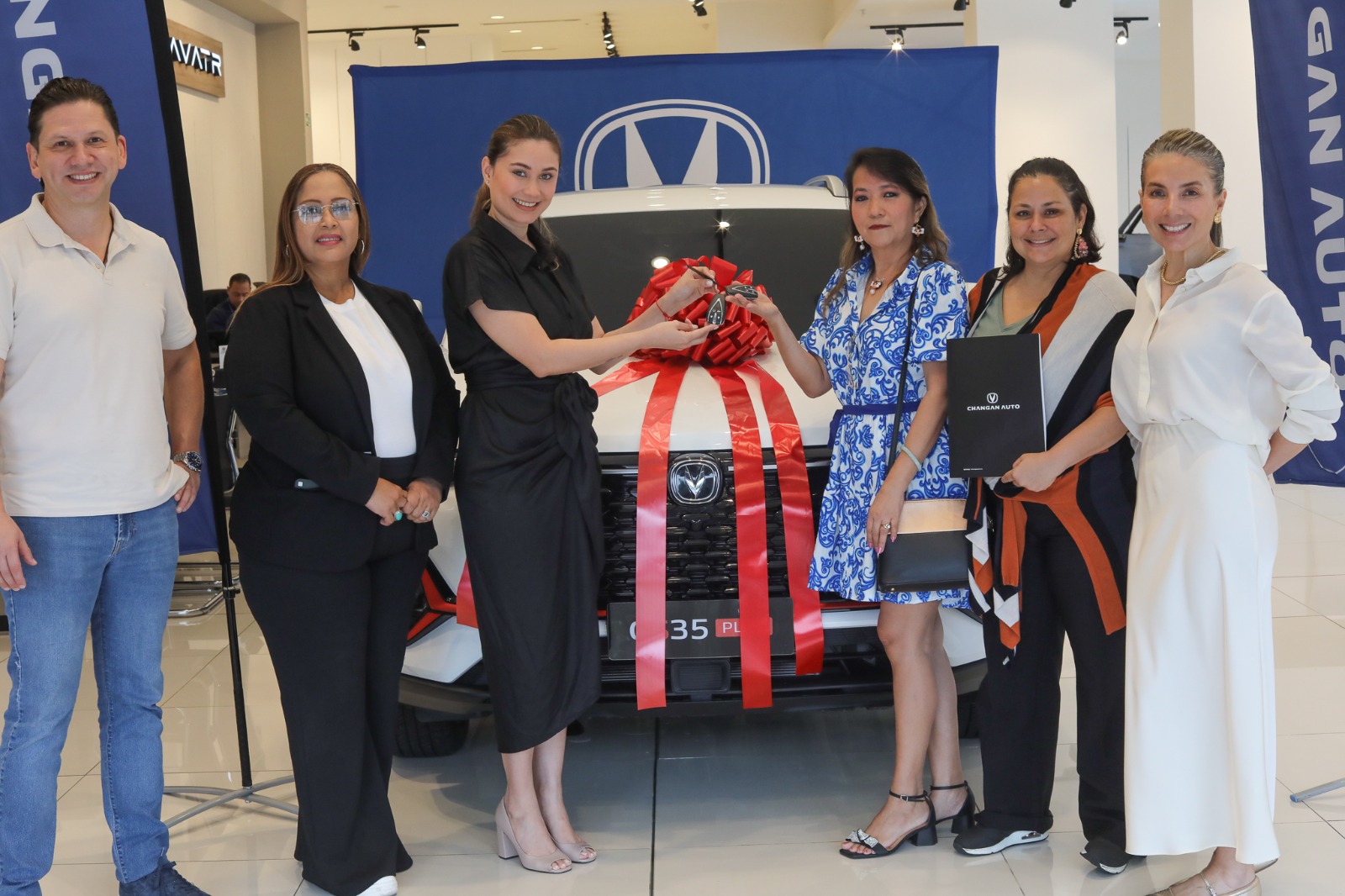 Ganadora del Changan CS35 Plus Lite 2026 recibe su premio