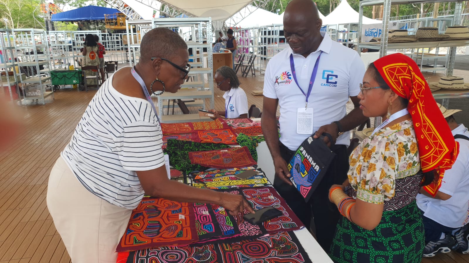 Bailes y artesanías panameñas cautivaron en Barbados durante CARIFESTA XV