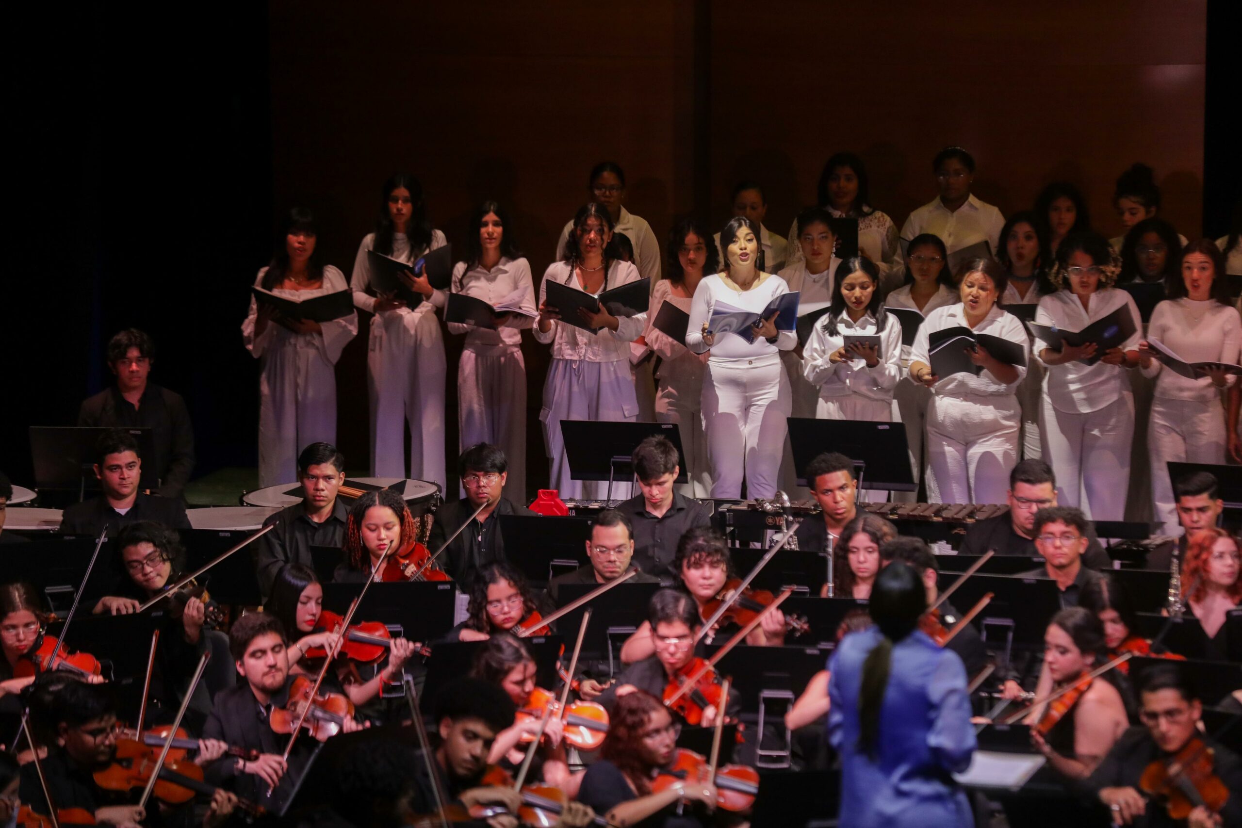 Más de 80 jóvenes unieron sus voces y talentos en concierto