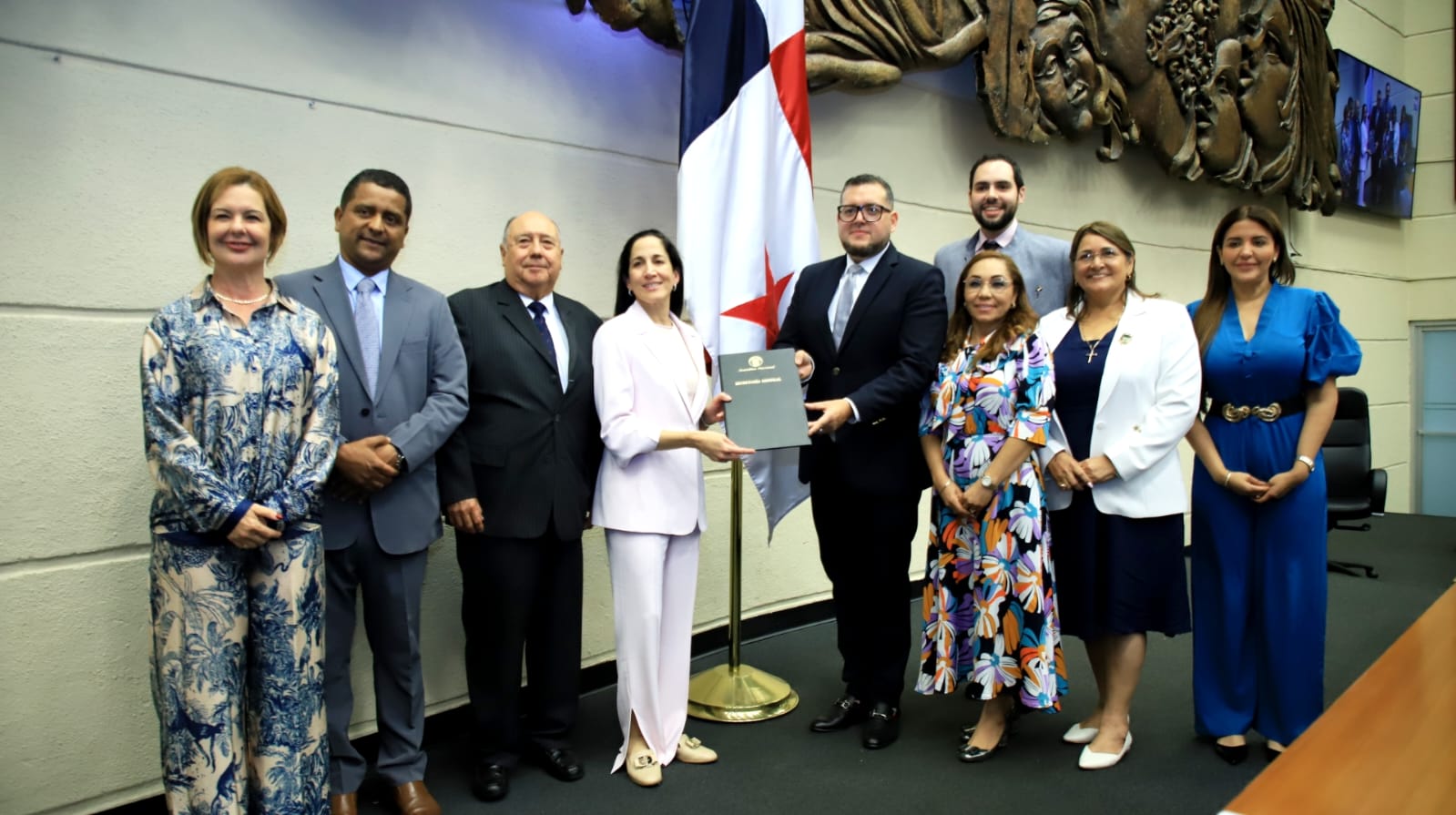 The Act establishing the Civil Service of the City of the Arts was adopted at the third debate