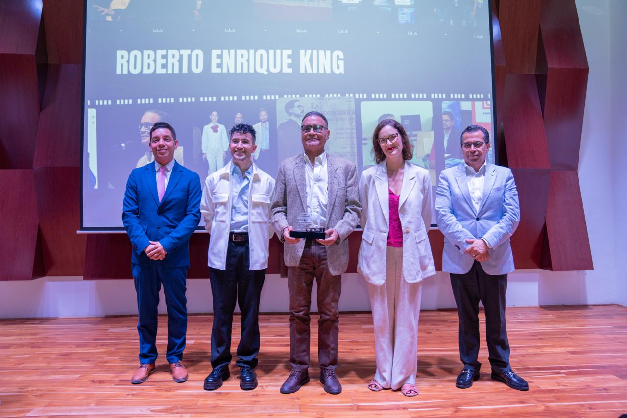 Roberto King recibe el reconocimiento Iberoamericano “Guillermo Heras” por su destacada gestión escénica