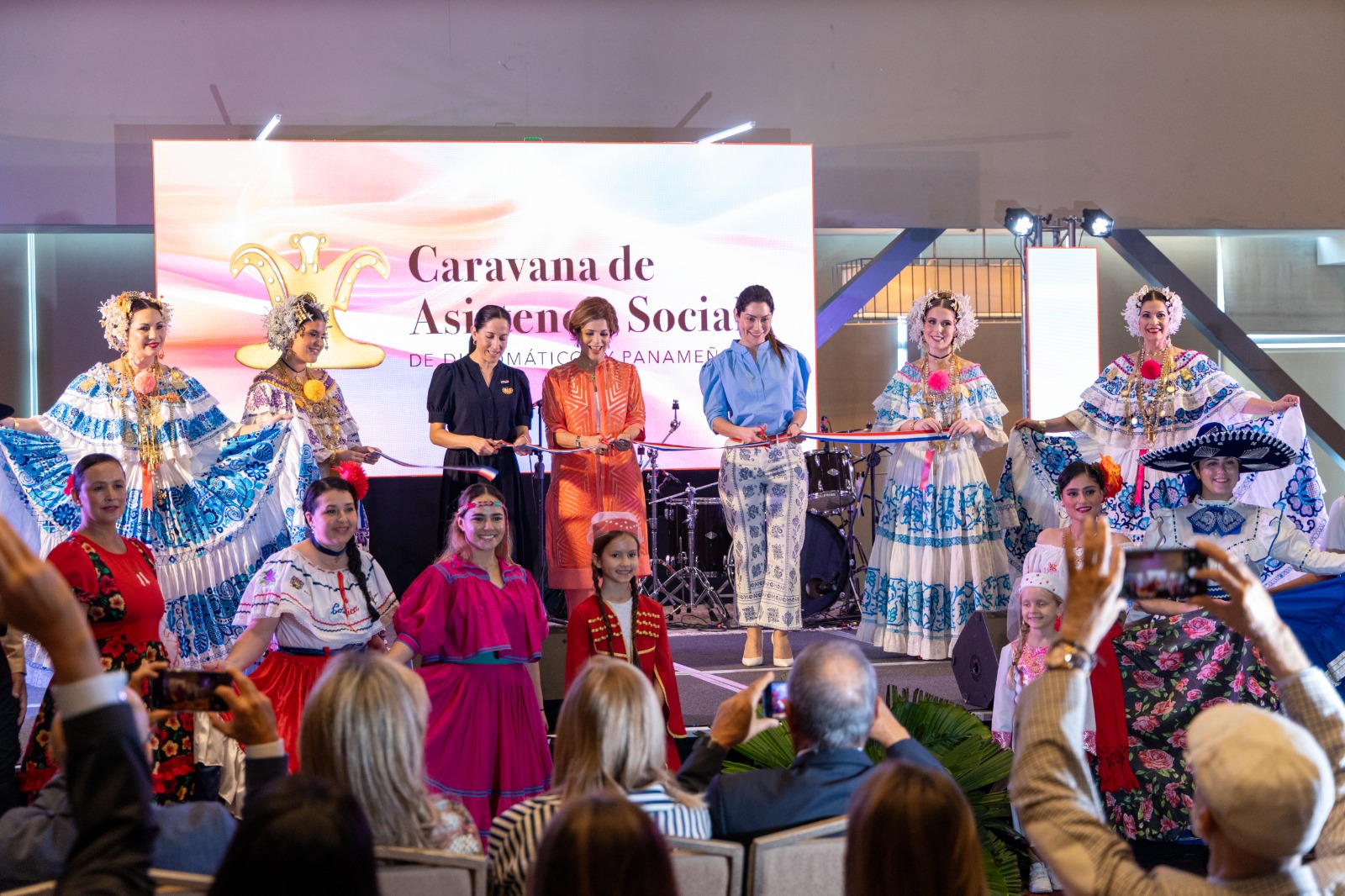 FESTA OF FABORES AND CULTURES FROM THE WORLD TO PANAMA