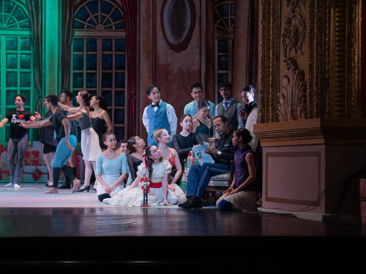 Begins Christmas Season with MiCultura