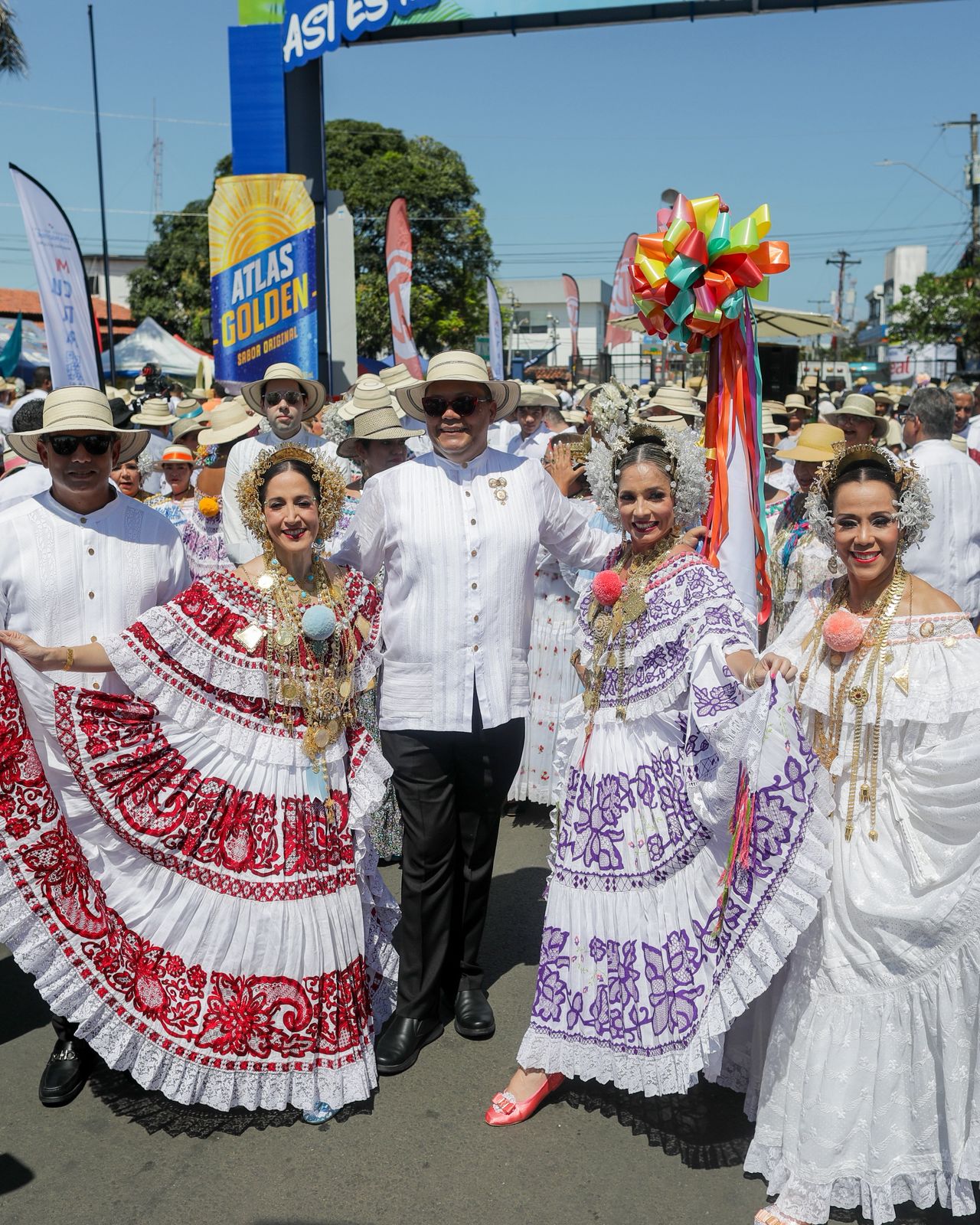 Thousands Celebrate Panamanian Identity at The A Thousand Chicken Parade