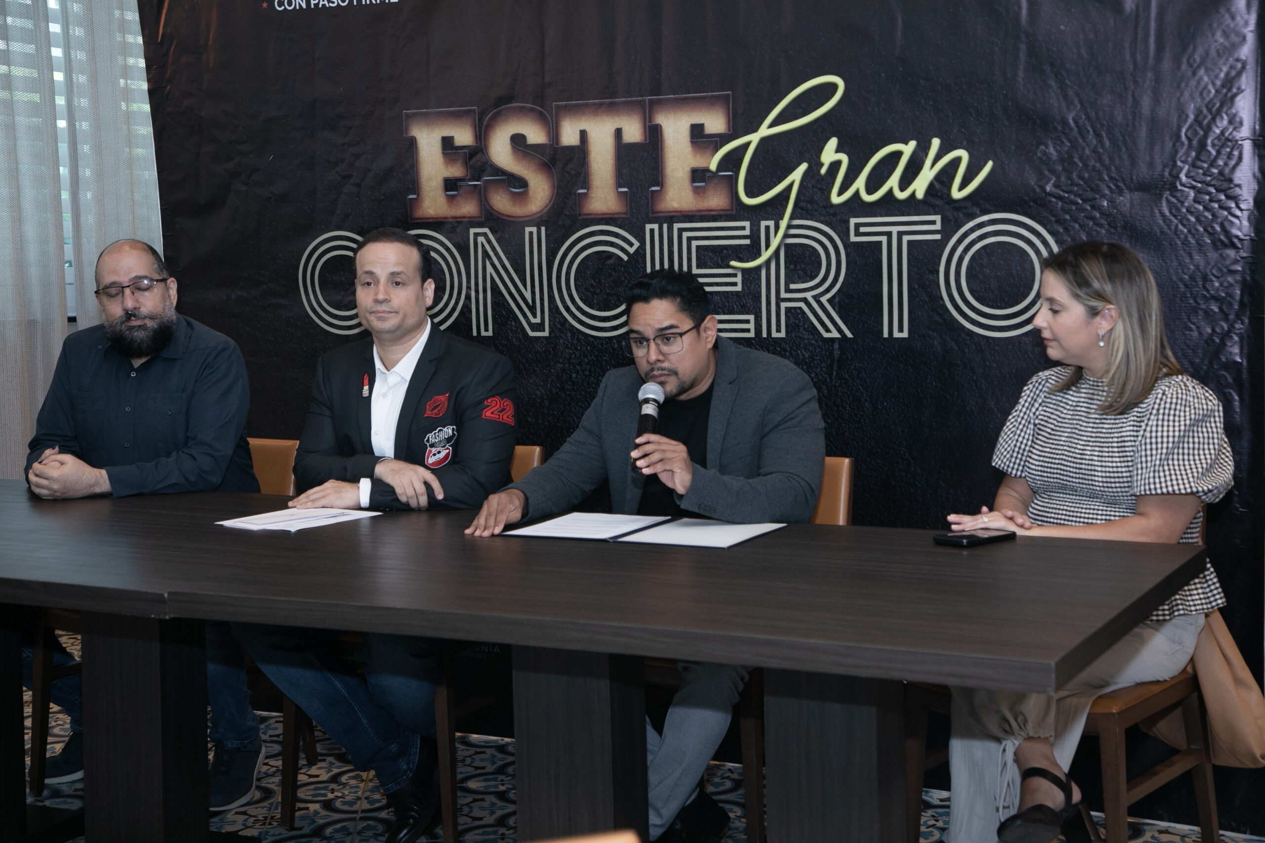 Music, humor and dance are taken at the National Theater with "this great concert"