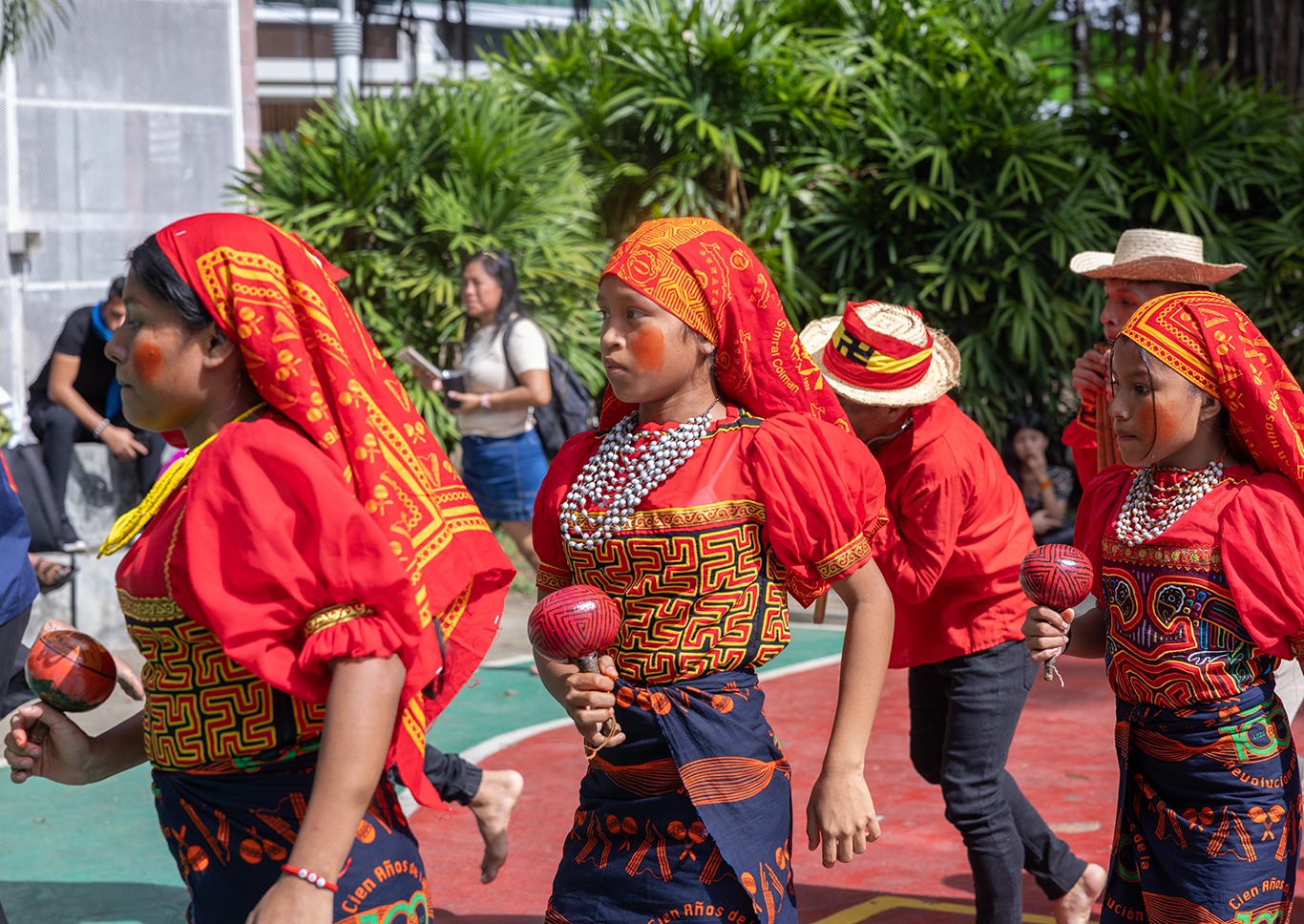 DULE REVOLUTION IN PANAMAN's CORAZON: FABRER WALK MOLA AND RESISTANCE