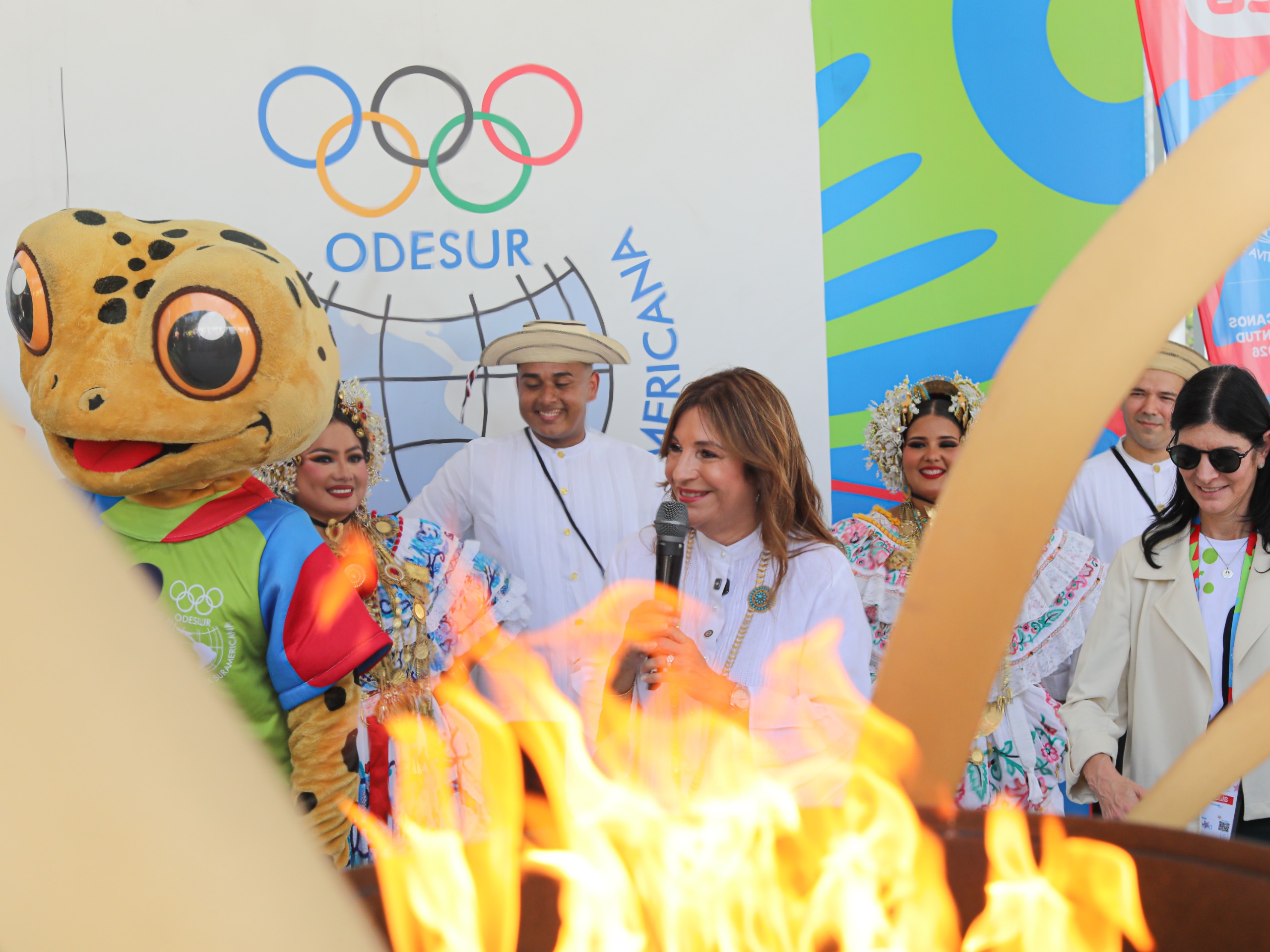 Panama dresses up with glory: The Torch of the 4th South American Youth Games arrives at Omar Park