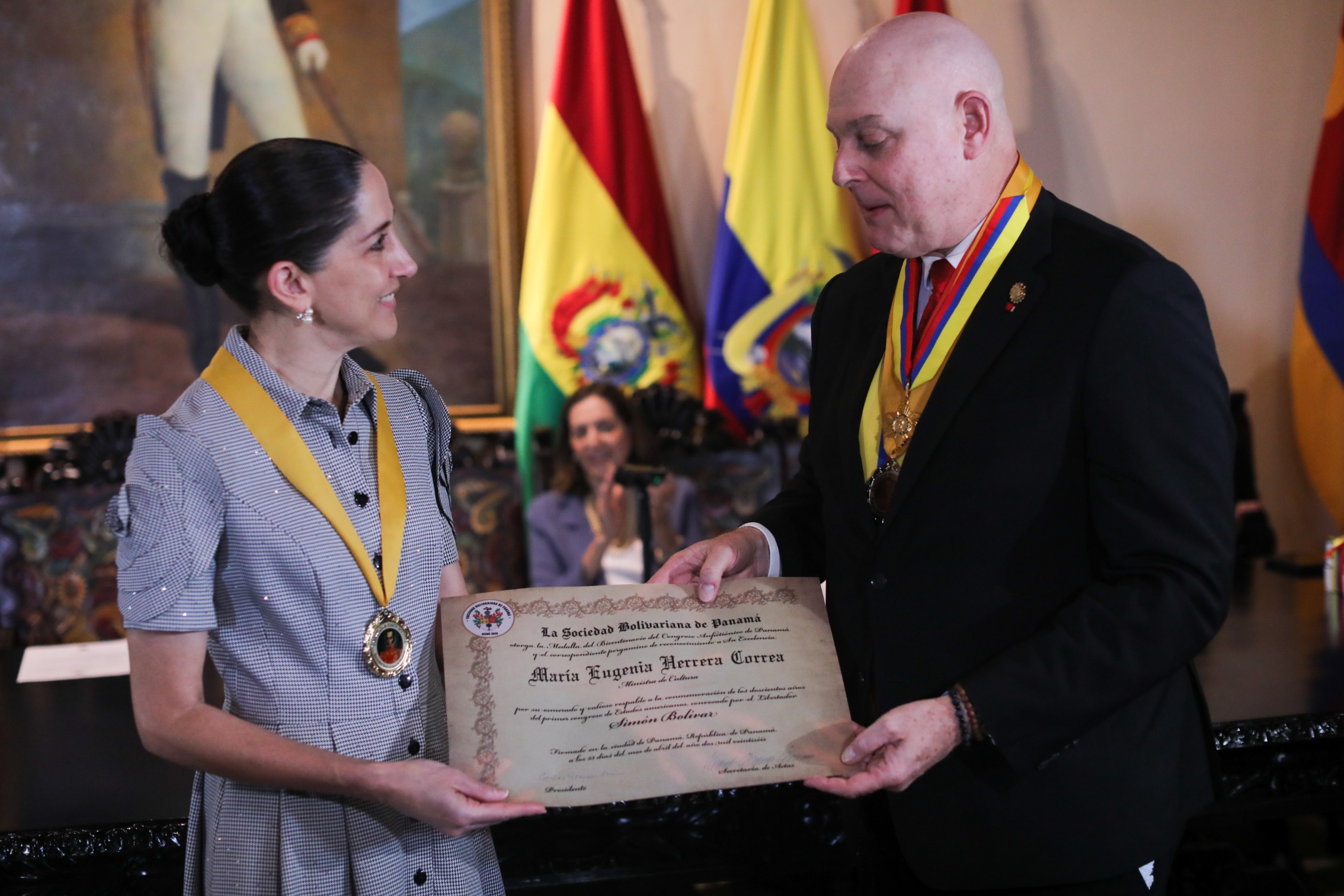 Bolivarian Medal Realizes The Efforts and Retirement to Work That Highlights Culture