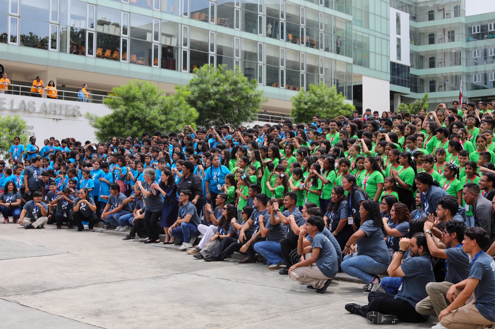 Music Unites 1,200 Young People in A Transformer Experience