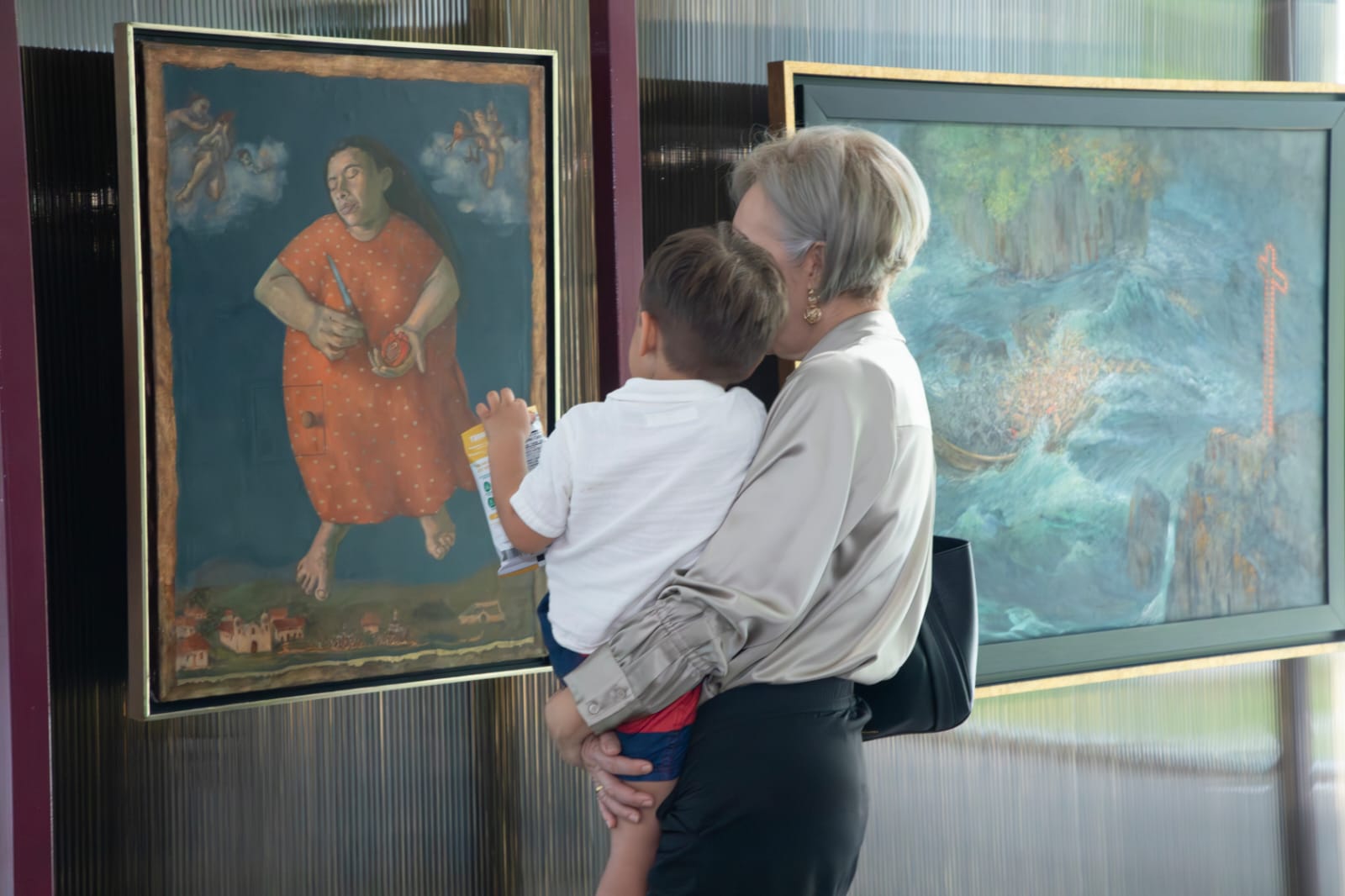 The canvas, dance and lyric are embraced in the City of the Arts to honor the dream of Bolívar
