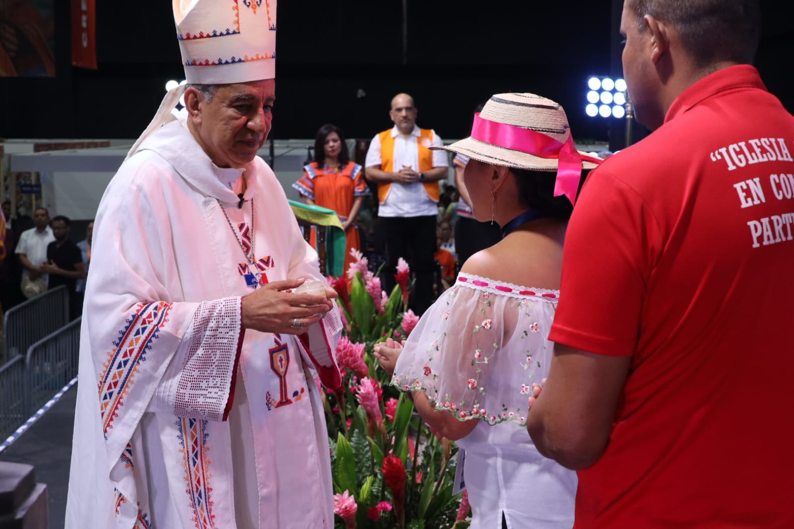 Faith and tradition come together at the National Crafts Fair with the blessing of the creative hands