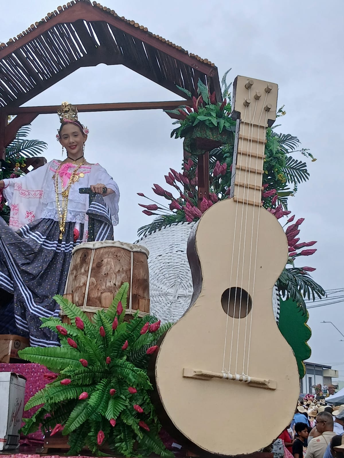 Ocheo looks at the great manito parade