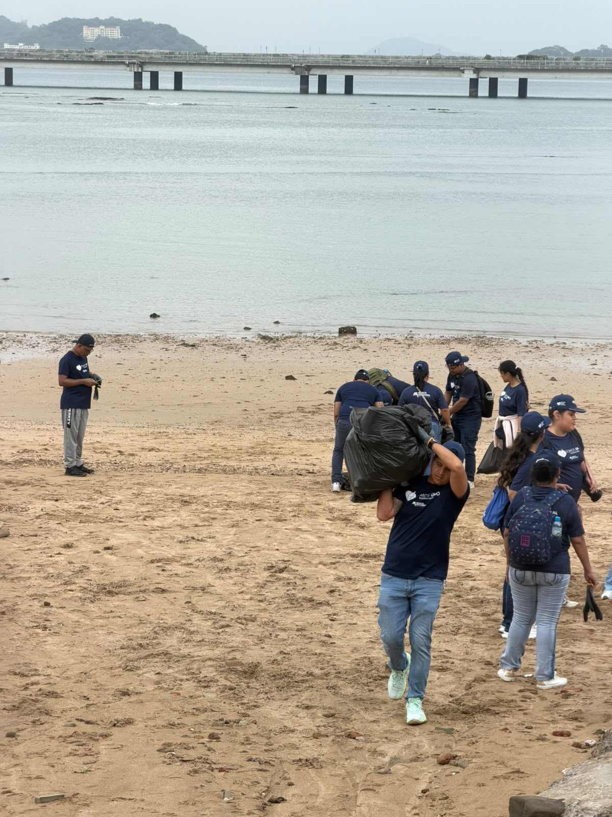 Casco Antiguo promotes voluntary and entrepreneurial with day of beach cleanup and Mercadito del Casco