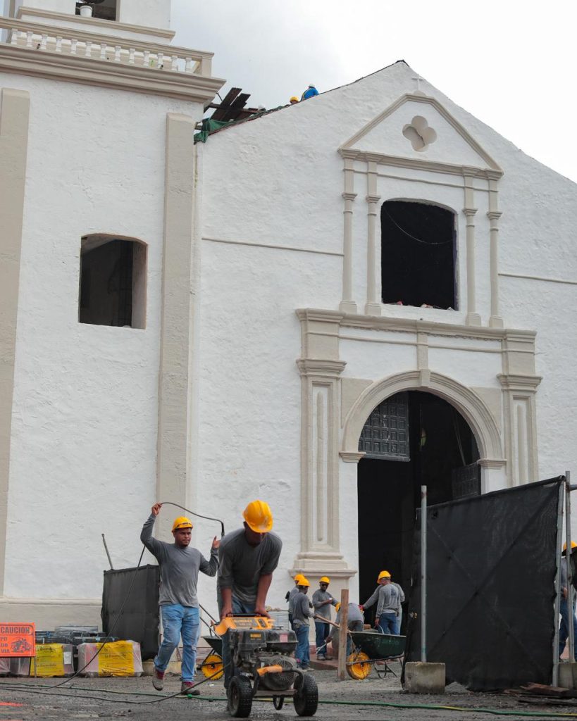 Mulino inspecciona avances de la restauración integral de la Iglesia de San Felipe en Portobelo