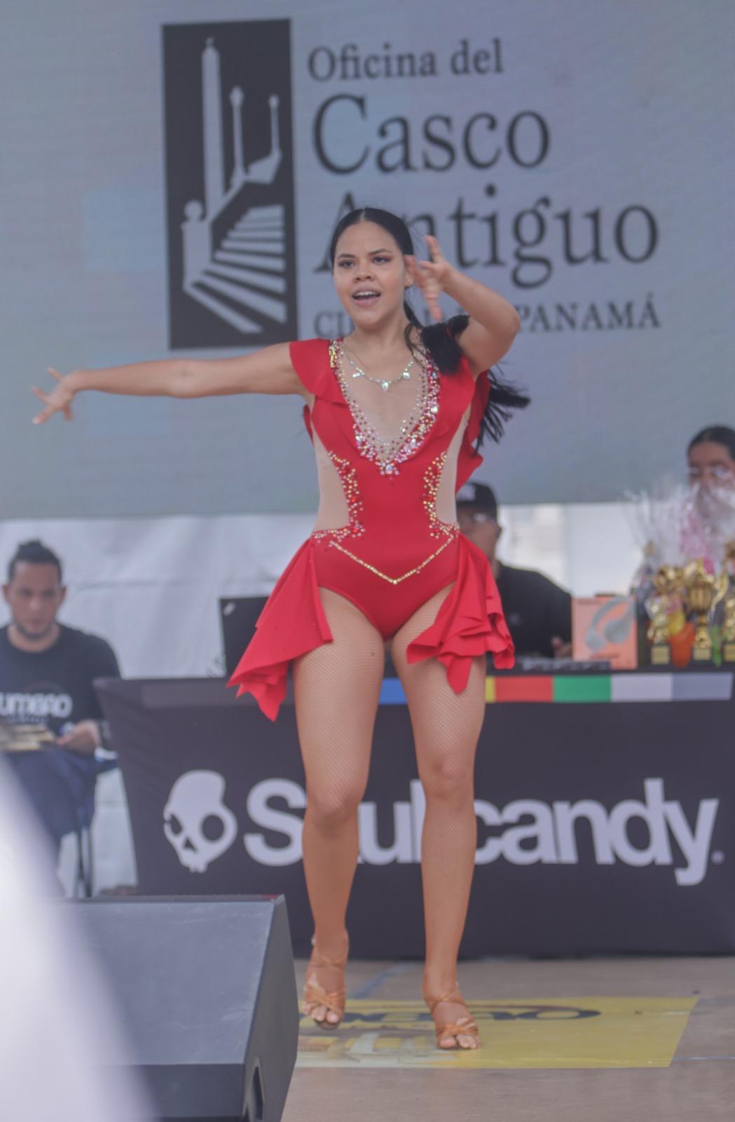Salsa y talento local toman la Plaza Catedral
